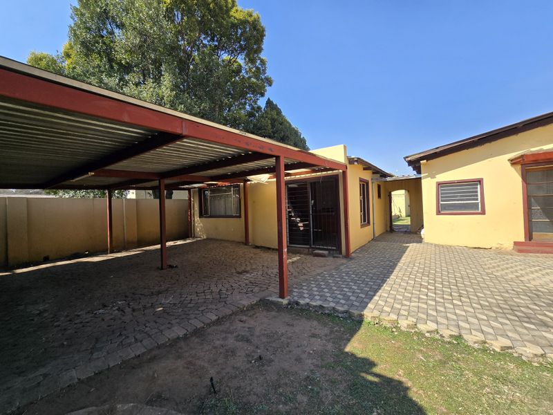 Exceptional Investment Opportunity – Two 3-Bedroom Homes on One Stand - Photo 5