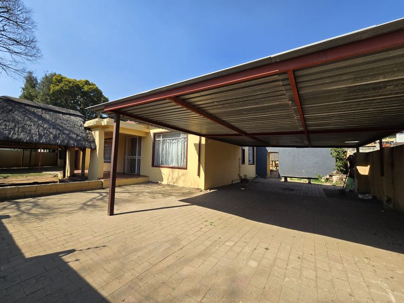 Exceptional Investment Opportunity – Two 3-Bedroom Homes on One Stand - Photo 4