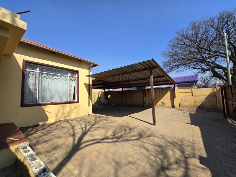 Exceptional Investment Opportunity – Two 3-Bedroom Homes on One Stand - Photo 3