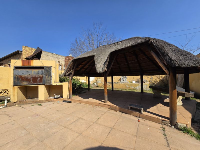 Exceptional Investment Opportunity – Two 3-Bedroom Homes on One Stand - Photo 8