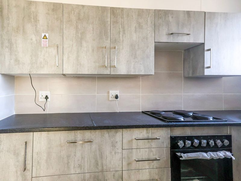 1 Bedroom Apartment For Sale Weavind Park - Photo 9