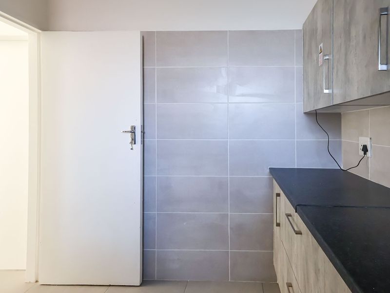 1 Bedroom Apartment For Sale Weavind Park - Photo 7