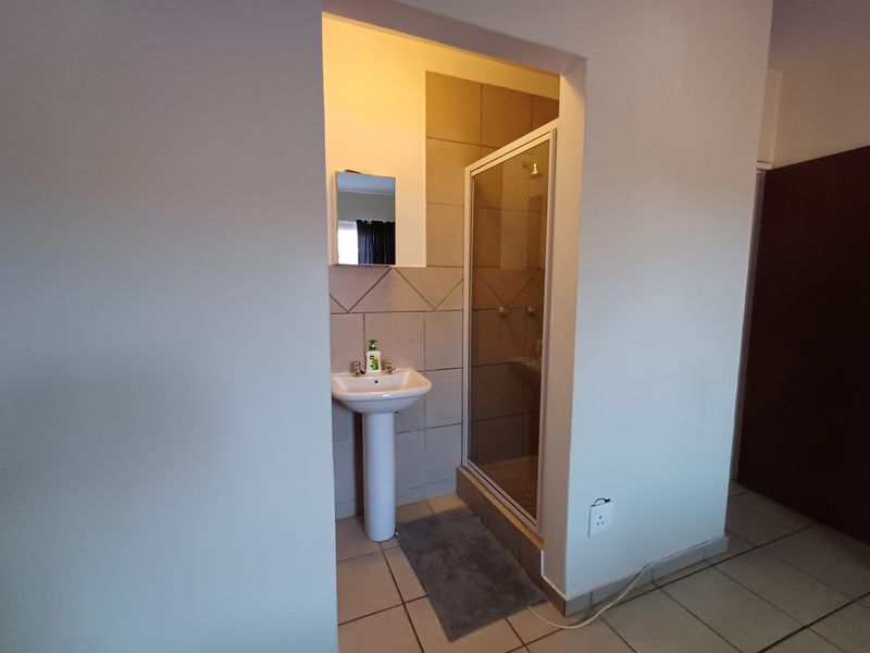 A charming ground floor unit - Photo 10