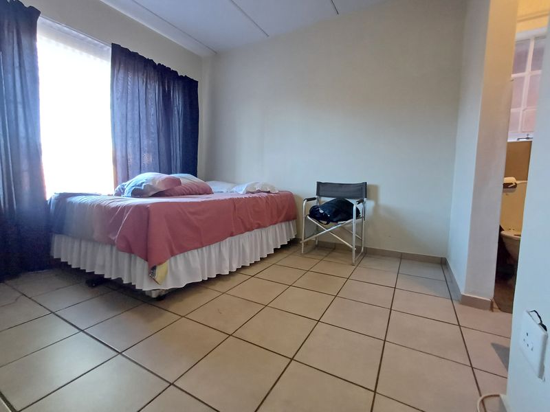 A charming ground floor unit - Photo 8