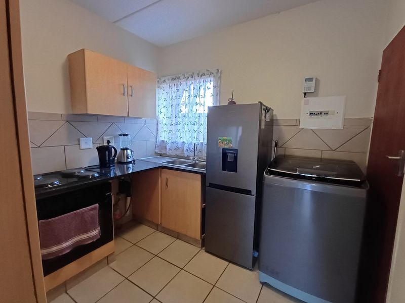 A charming ground floor unit - Photo 3