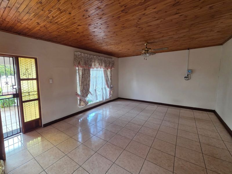 Beautiful Family Home for Sale – Vanderbijlpark CW5 - Photo 3