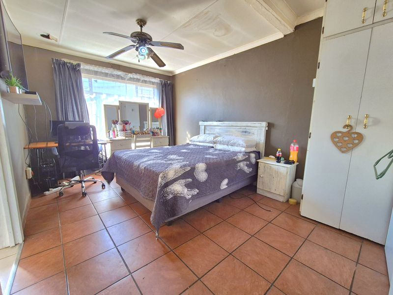 LOVELY HOME IN A NEAT NEIGHBORHOOD! - Photo 10