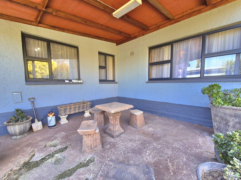 LOVELY HOME IN A NEAT NEIGHBORHOOD! - Photo 2
