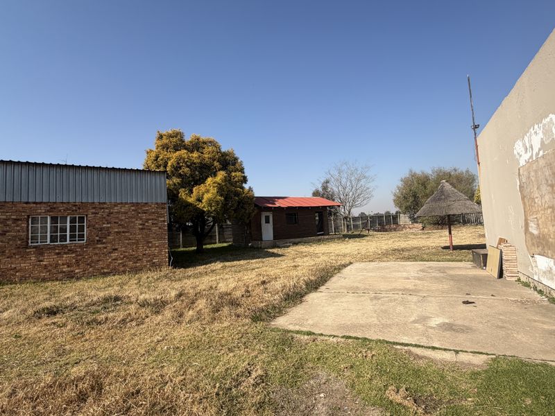 Agricultural Smallholding with Warehouse – Benoni AH - Photo 2