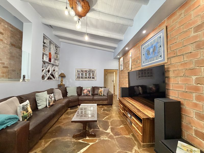Spacious Family Home near The Kloof - Photo 9