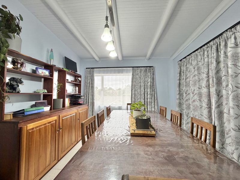 Spacious Family Home near The Kloof - Photo 8