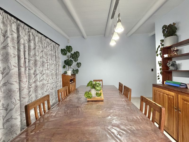 Spacious Family Home near The Kloof - Photo 7