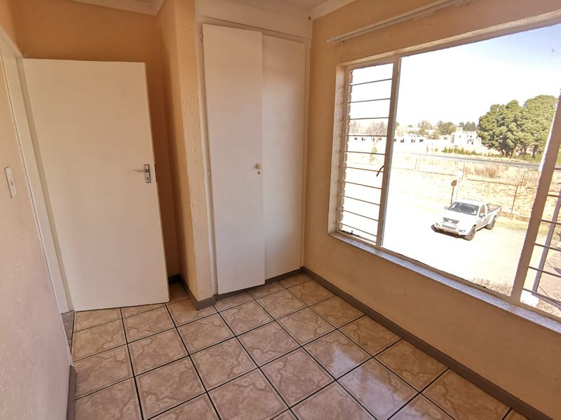 Stylish 2-Bedroom Apartment in Sought-After Kenleaf - Photo 6