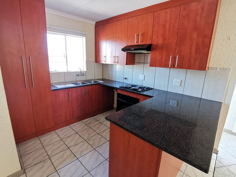 Stylish 2-Bedroom Apartment in Sought-After Kenleaf - Photo 2