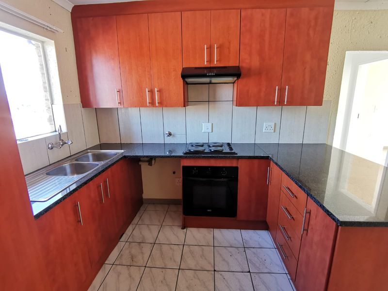 Stylish 2-Bedroom Apartment in Sought-After Kenleaf - Photo 3