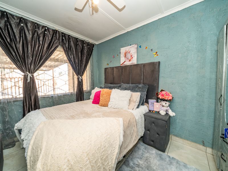 Endless Potential 3 bedroom family home with a Spacious Flatlet – A Must-See Family Home! - Photo 9