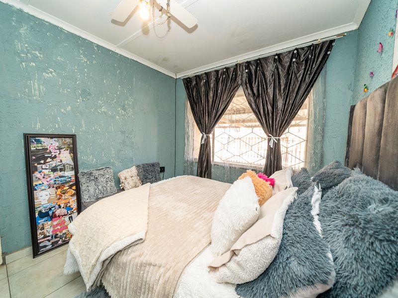 Endless Potential 3 bedroom family home with a Spacious Flatlet – A Must-See Family Home! - Photo 8