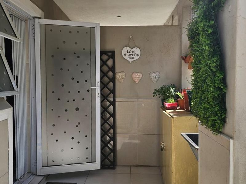 CHARMING 3-BEDROOM APARTMENT WITH STUNNING VIEWS - Photo 7