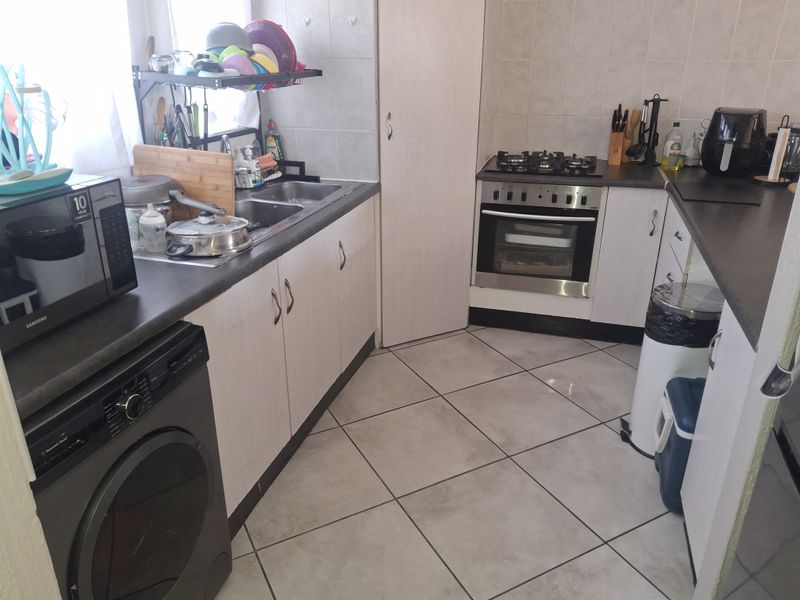2 Bedroom House for Sale in Huntingdon - Photo 1