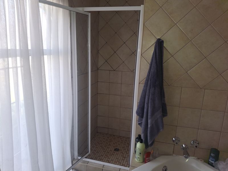 2 Bedroom House for Sale in Huntingdon - Photo 9