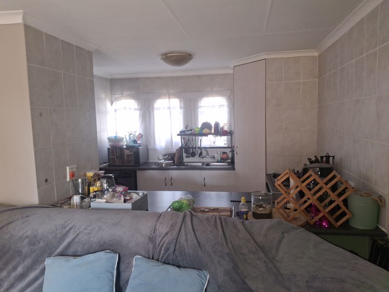 2 Bedroom House for Sale in Huntingdon - Photo 3