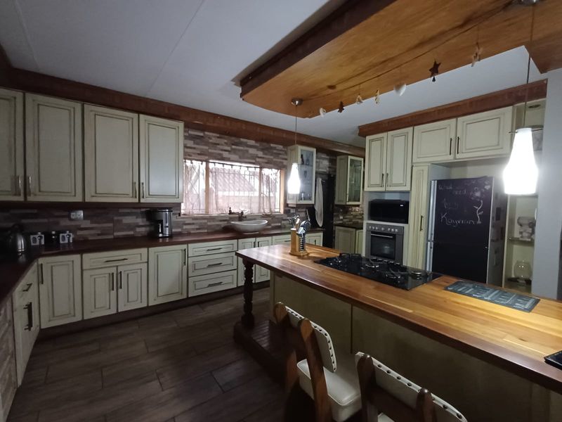 Family Home For Sale With A Bachelors Flat Let - Photo 1