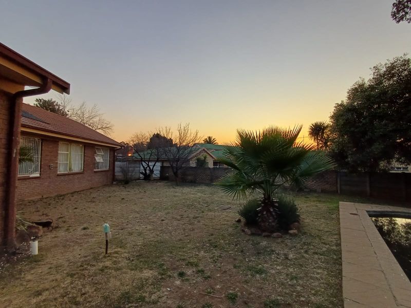 Family Home For Sale With A Bachelors Flat Let - Photo 6