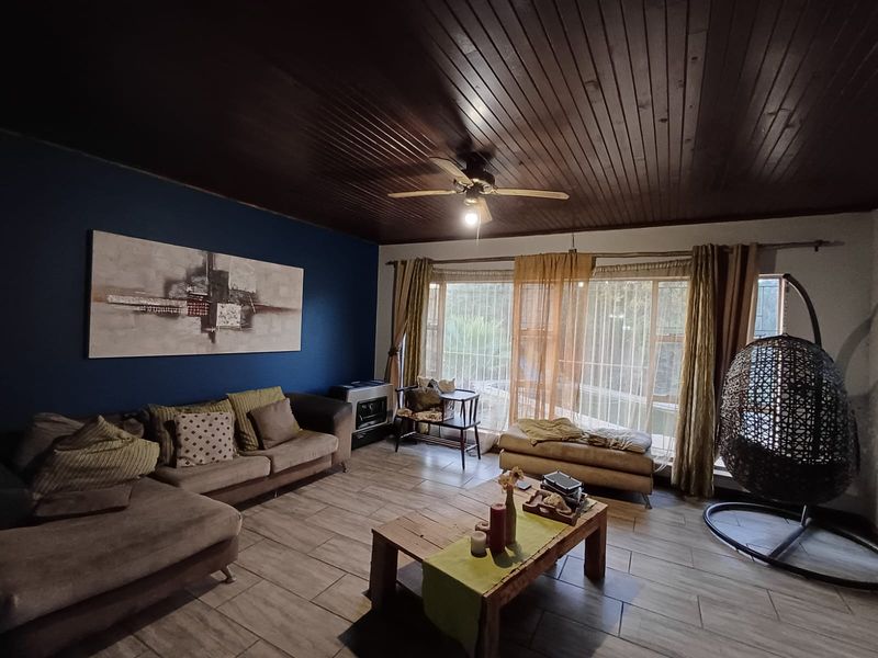 Family Home For Sale With A Bachelors Flat Let - Photo 2