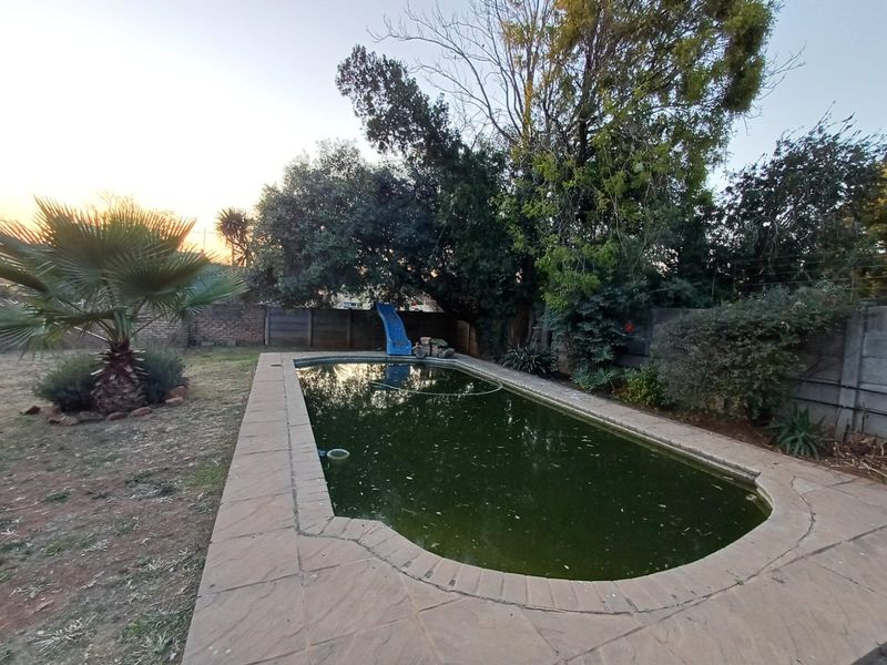 Family Home For Sale With A Bachelors Flat Let - Photo 5