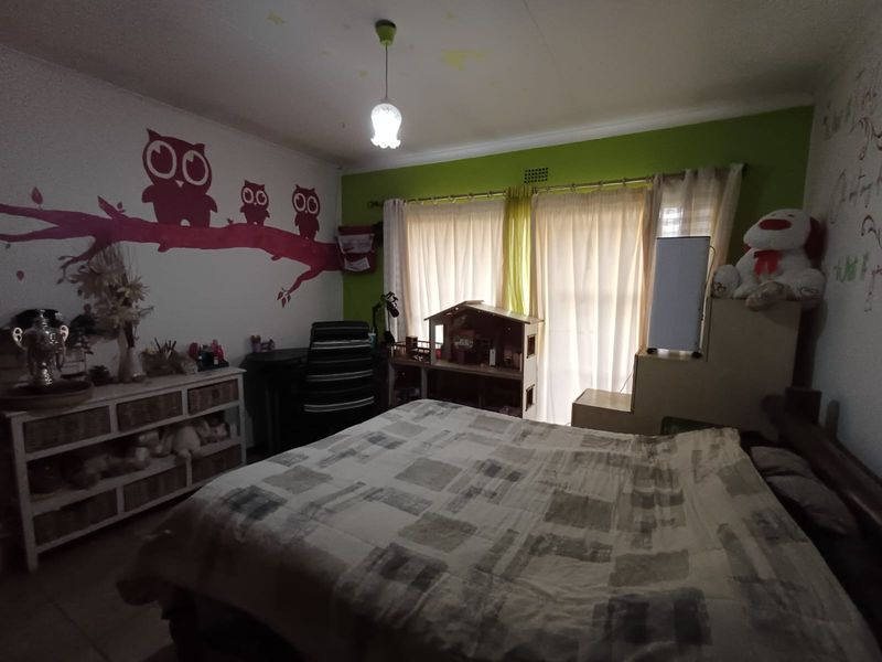 Family Home For Sale With A Bachelors Flat Let - Photo 3