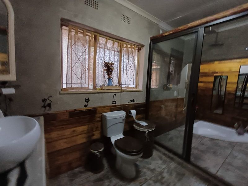 Family Home For Sale With A Bachelors Flat Let - Photo 10