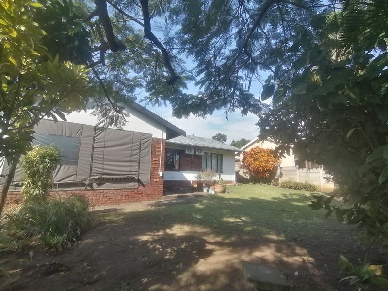 Lovely 3 Bedroom  Family Home With Pool Entetrainment Area & Garden - Photo 10