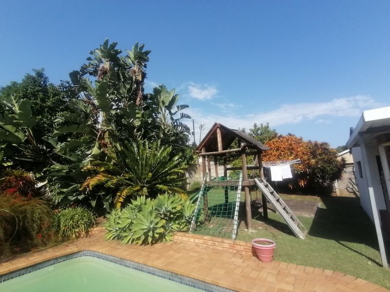 Lovely 3 Bedroom  Family Home With Pool Entetrainment Area & Garden - Photo 3
