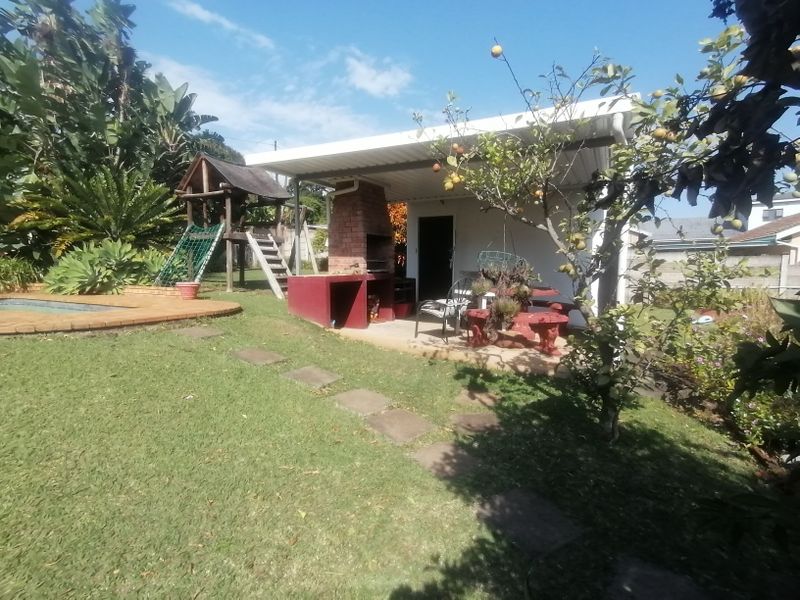 Lovely 3 Bedroom  Family Home With Pool Entetrainment Area & Garden - Photo 2