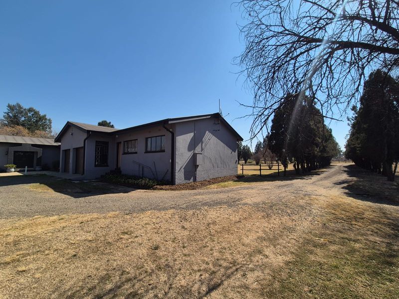! 2.1HA SMALLHOLDING + FLATLET + 22 STABLES | BUSINESS READY | ! - Photo 5