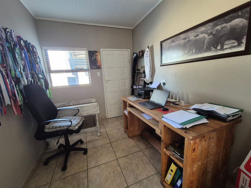 ! 2.1HA SMALLHOLDING + FLATLET + 22 STABLES | BUSINESS READY | ! - Photo 3