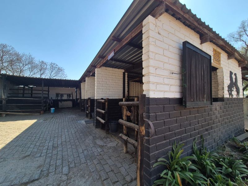 ! 2.1HA SMALLHOLDING + FLATLET + 22 STABLES | BUSINESS READY | ! - Photo 4
