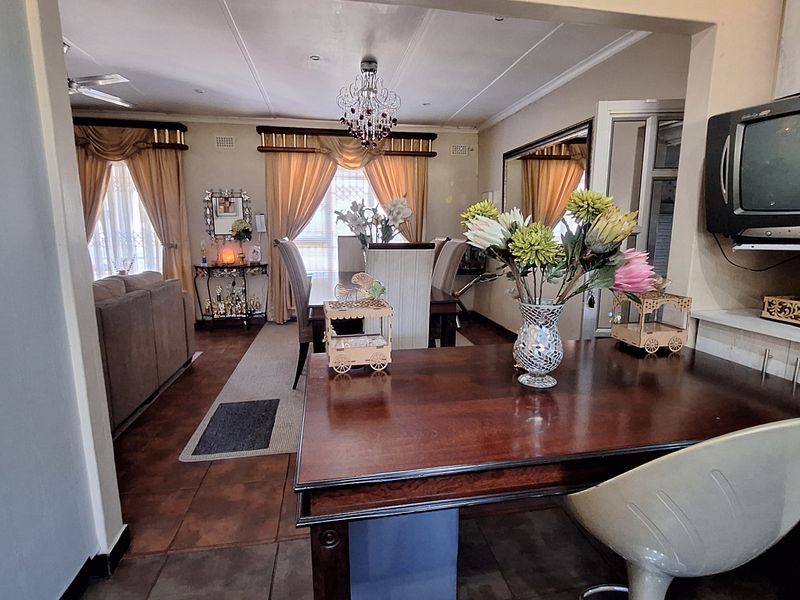 Perfectly positioned, modern 3 bedroom Close to Hospitals and Shopping Centres - Photo 9