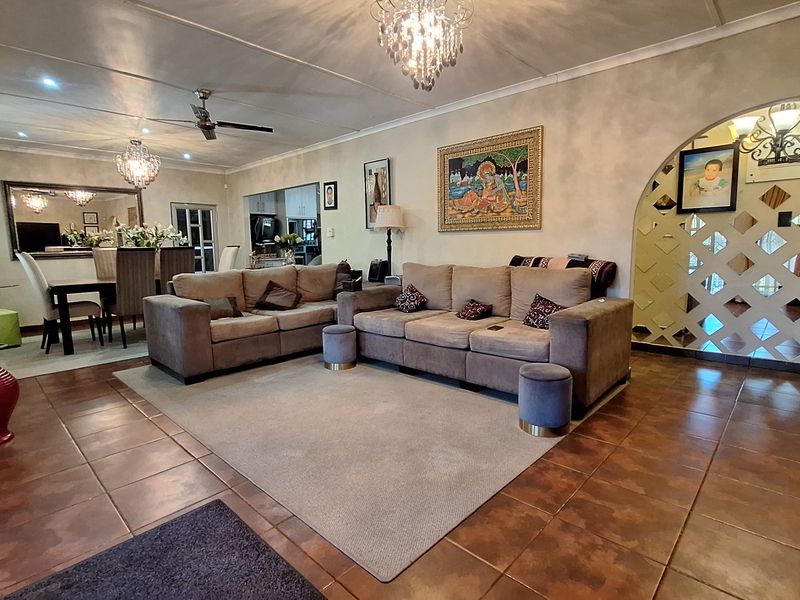 Perfectly positioned, modern 3 bedroom Close to Hospitals and Shopping Centres - Photo 4
