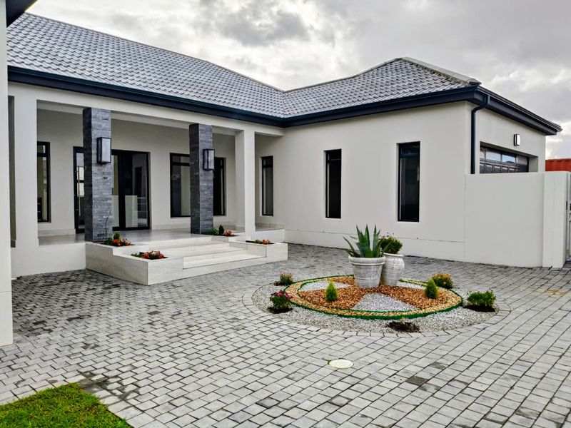 Exclusive Newly Built Modern Home with Premium Finishes - Photo 3