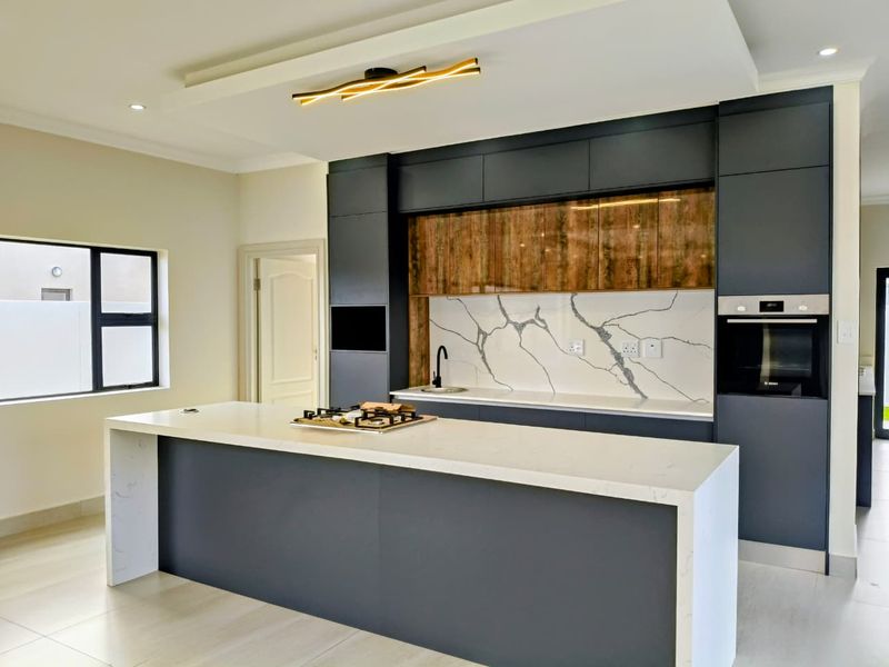 Exclusive Newly Built Modern Home with Premium Finishes - Photo 7