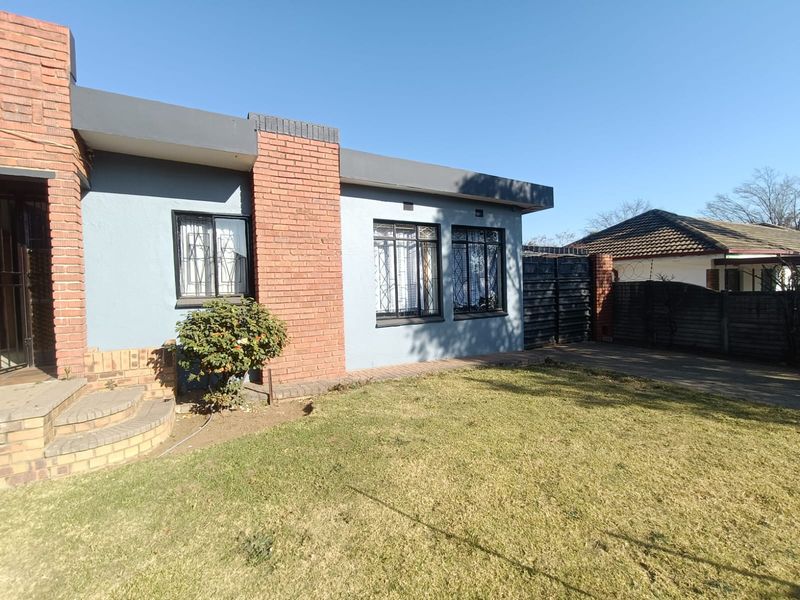 14-Bedroom Student Accommodation Investment | NASFAS Accredited | Walking Distance to VUT. - Photo 3