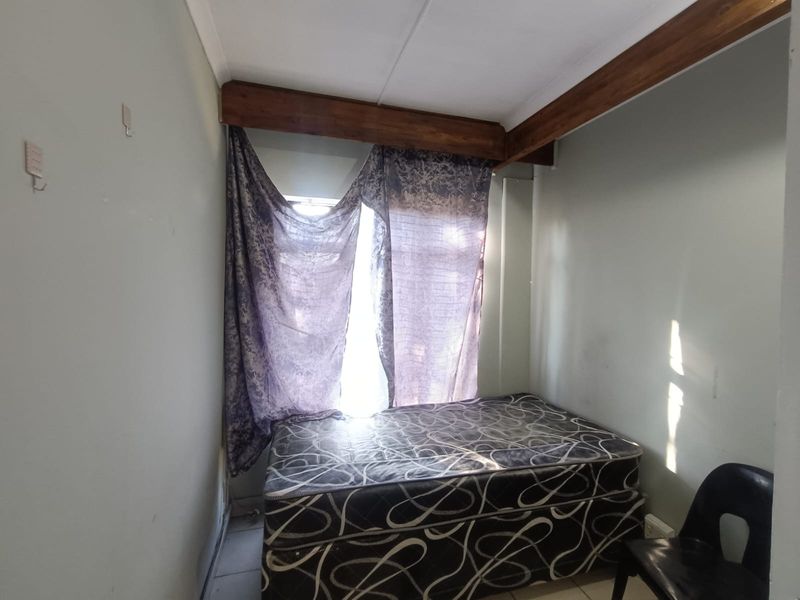 14-Bedroom Student Accommodation Investment | NASFAS Accredited | Walking Distance to VUT. - Photo 9