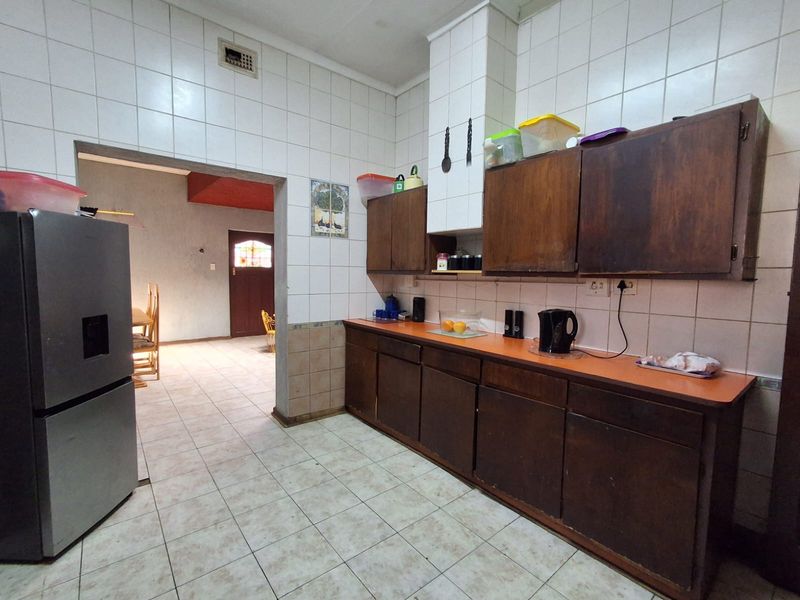 5 Bedroom House for Sale in Brakpan - Photo 8