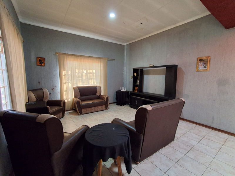 5 Bedroom House for Sale in Brakpan - Photo 6