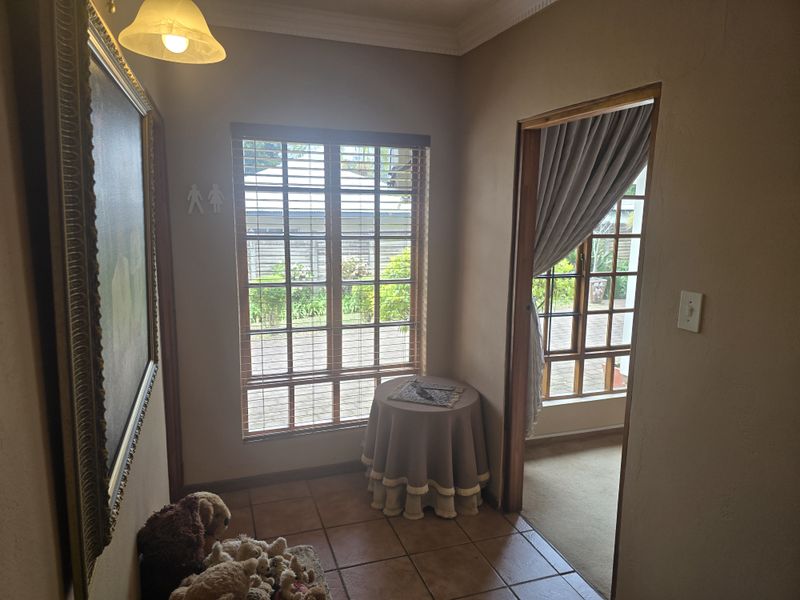 Viewing this home with flatlet...  may result in spontaneous house-hunting success... - Photo 10