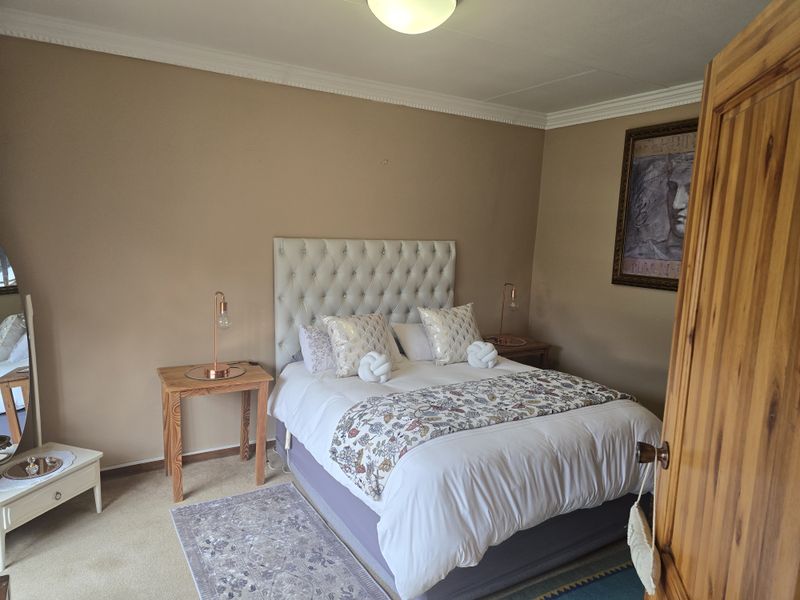 Viewing this home with flatlet...  may result in spontaneous house-hunting success... - Photo 9