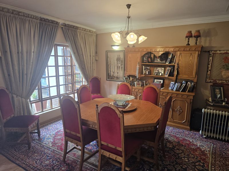 Viewing this home with flatlet...  may result in spontaneous house-hunting success... - Photo 8