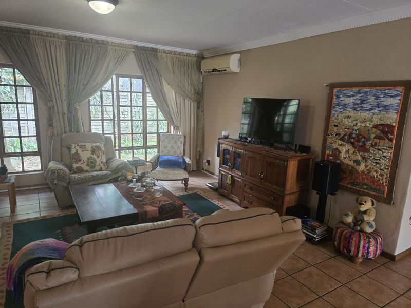 Viewing this home with flatlet...  may result in spontaneous house-hunting success... - Photo 4