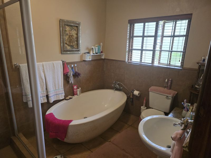 Viewing this home with flatlet...  may result in spontaneous house-hunting success... - Photo 5